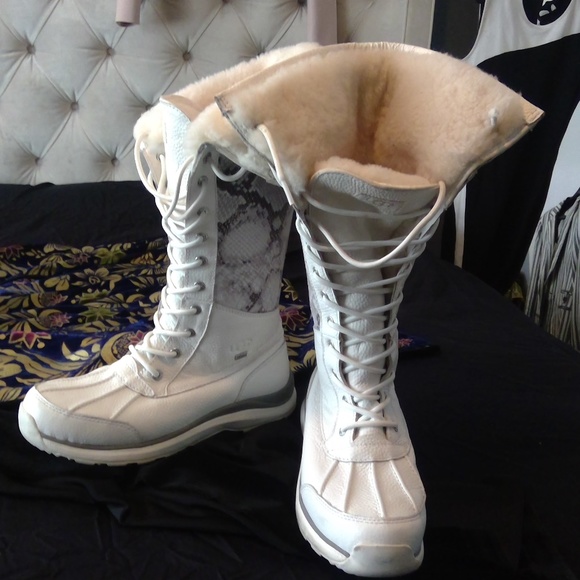 SOLD UGG Adirondack Snake White + UGG Cloves FREE! - Picture 2 of 7